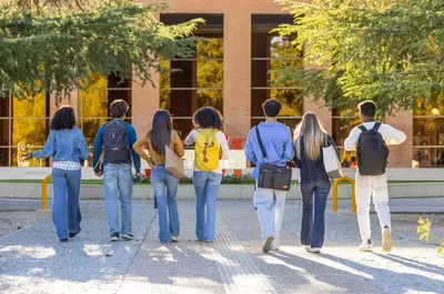 Szkoła policealna &ndash; kiedy można się zapisać? Czy można dołączyć w trakcie semestru?