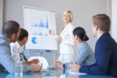 Jak przygotować dobrą prezentację? 10 zasad profesjonalnych prezentacji + przykłady