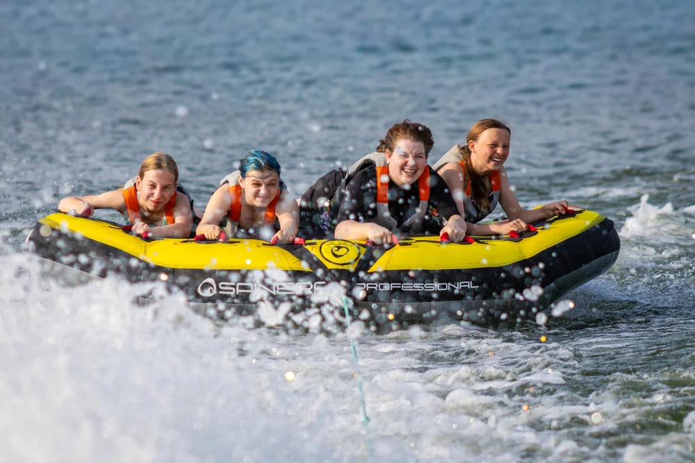 obóz dla dziecka: ponton